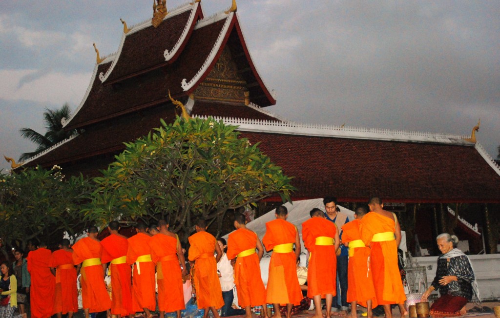 offrandes aux moines Luang Prabang